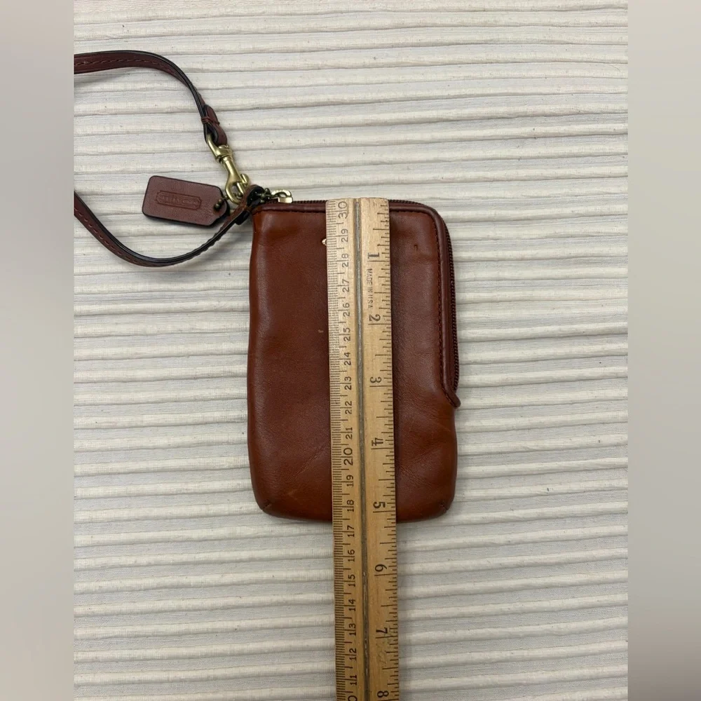 COACH Wristlet brown zipper closure w clasp on leather strap - Picture 3 of 7